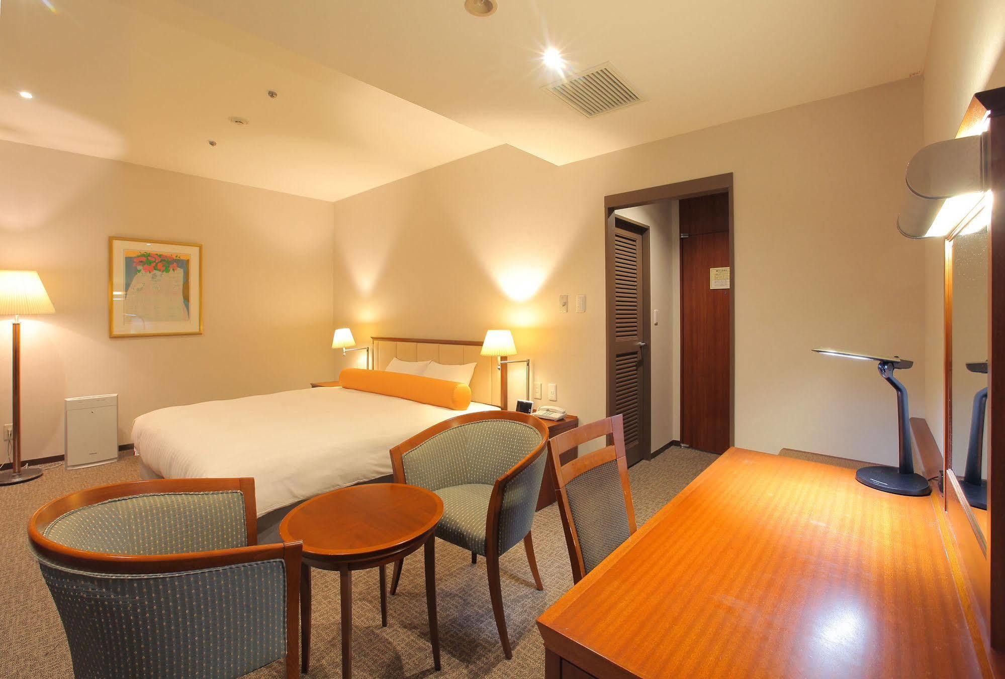 Odakyu Station Hotel Hon-Ацуґі Екстер'єр фото