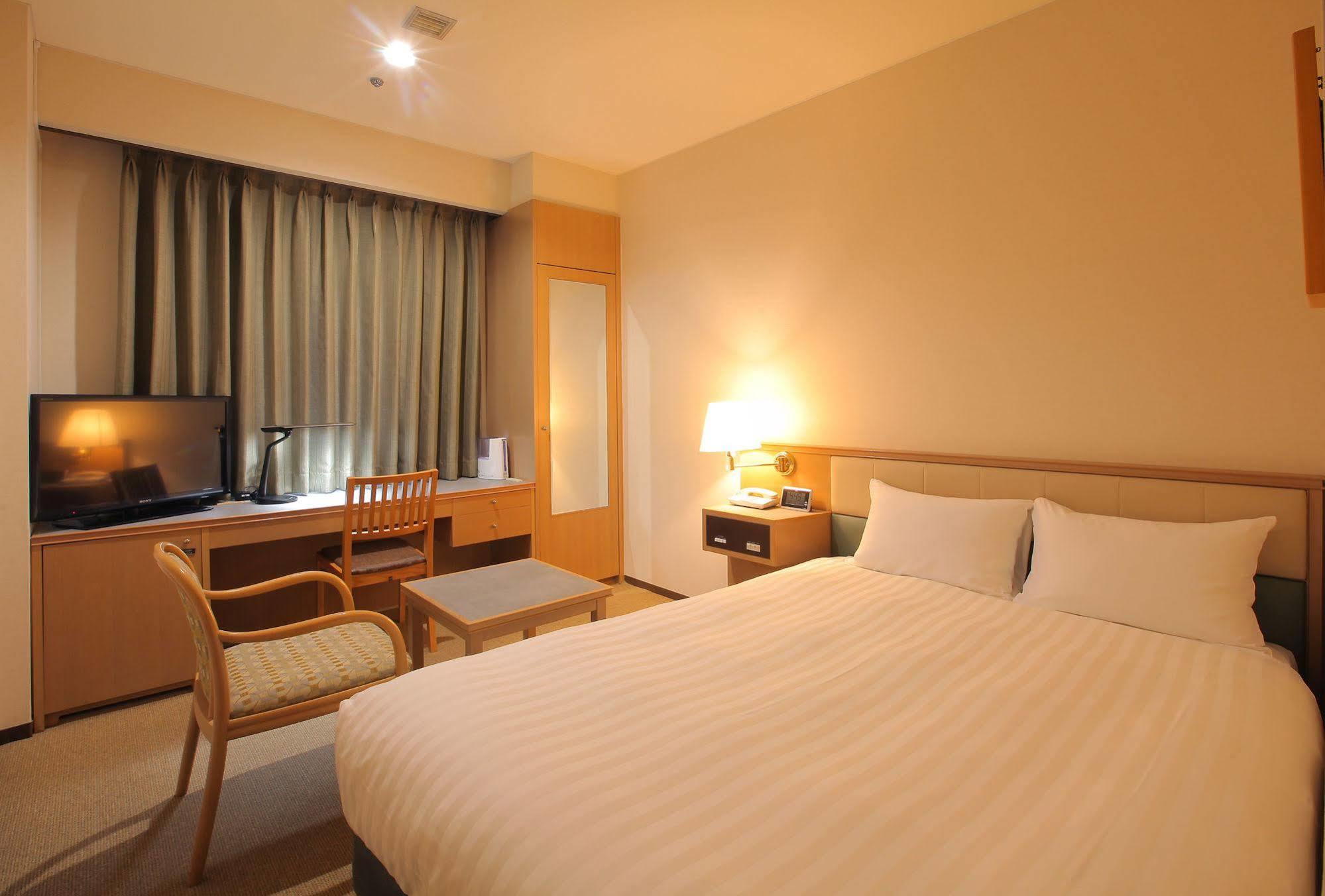 Odakyu Station Hotel Hon-Ацуґі Екстер'єр фото