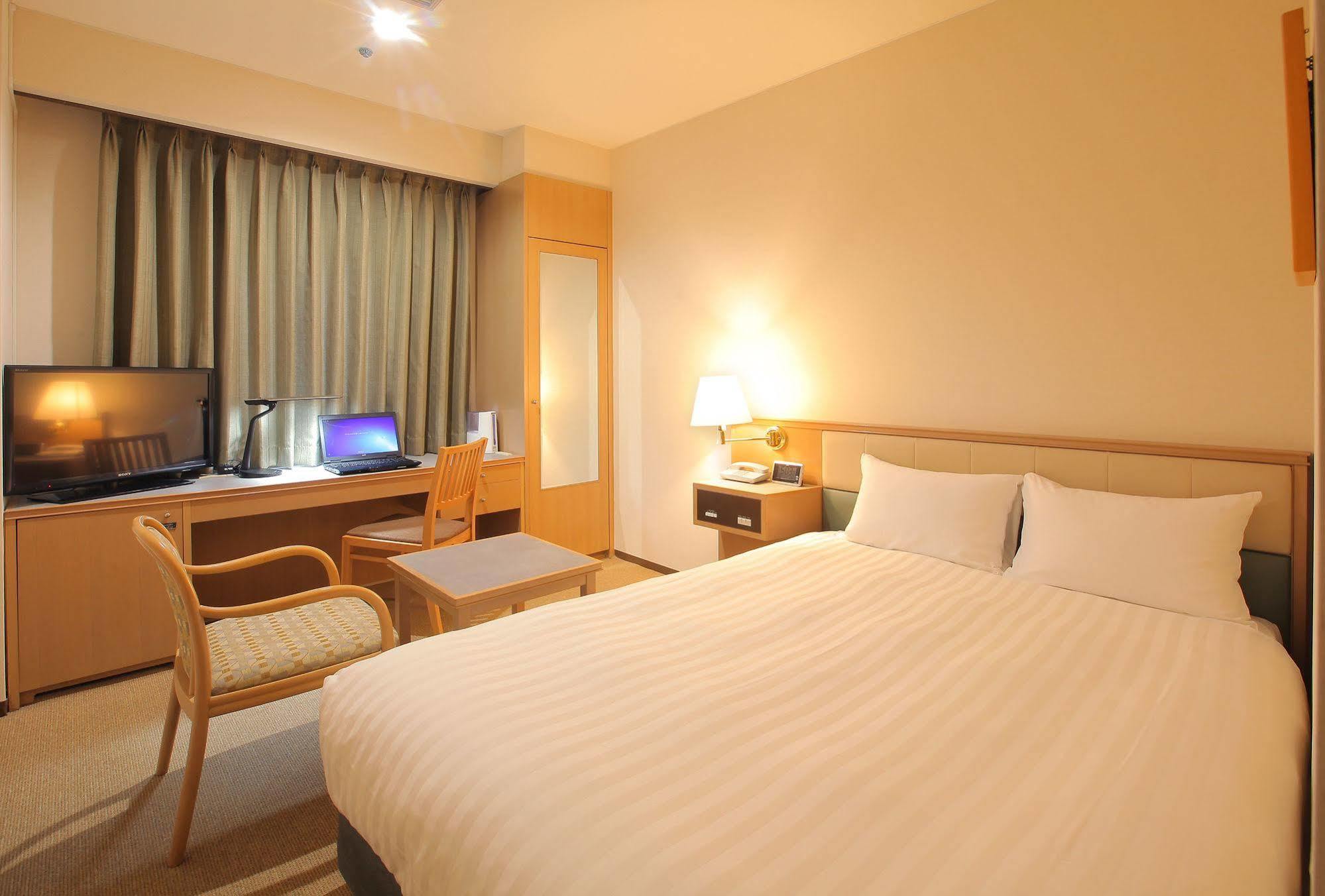 Odakyu Station Hotel Hon-Ацуґі Екстер'єр фото
