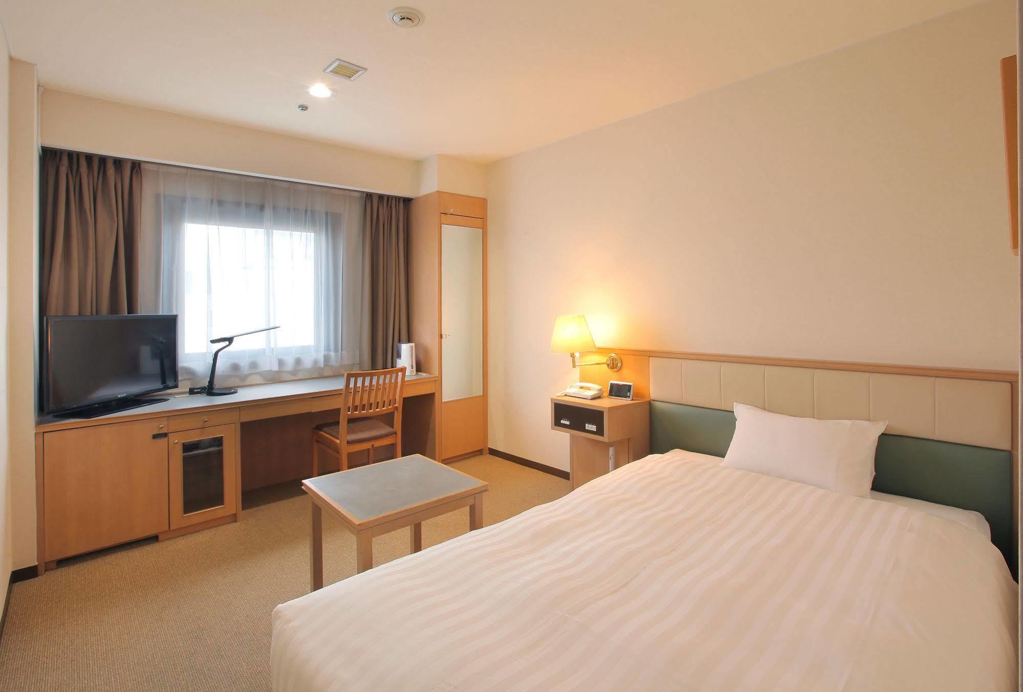 Odakyu Station Hotel Hon-Ацуґі Екстер'єр фото