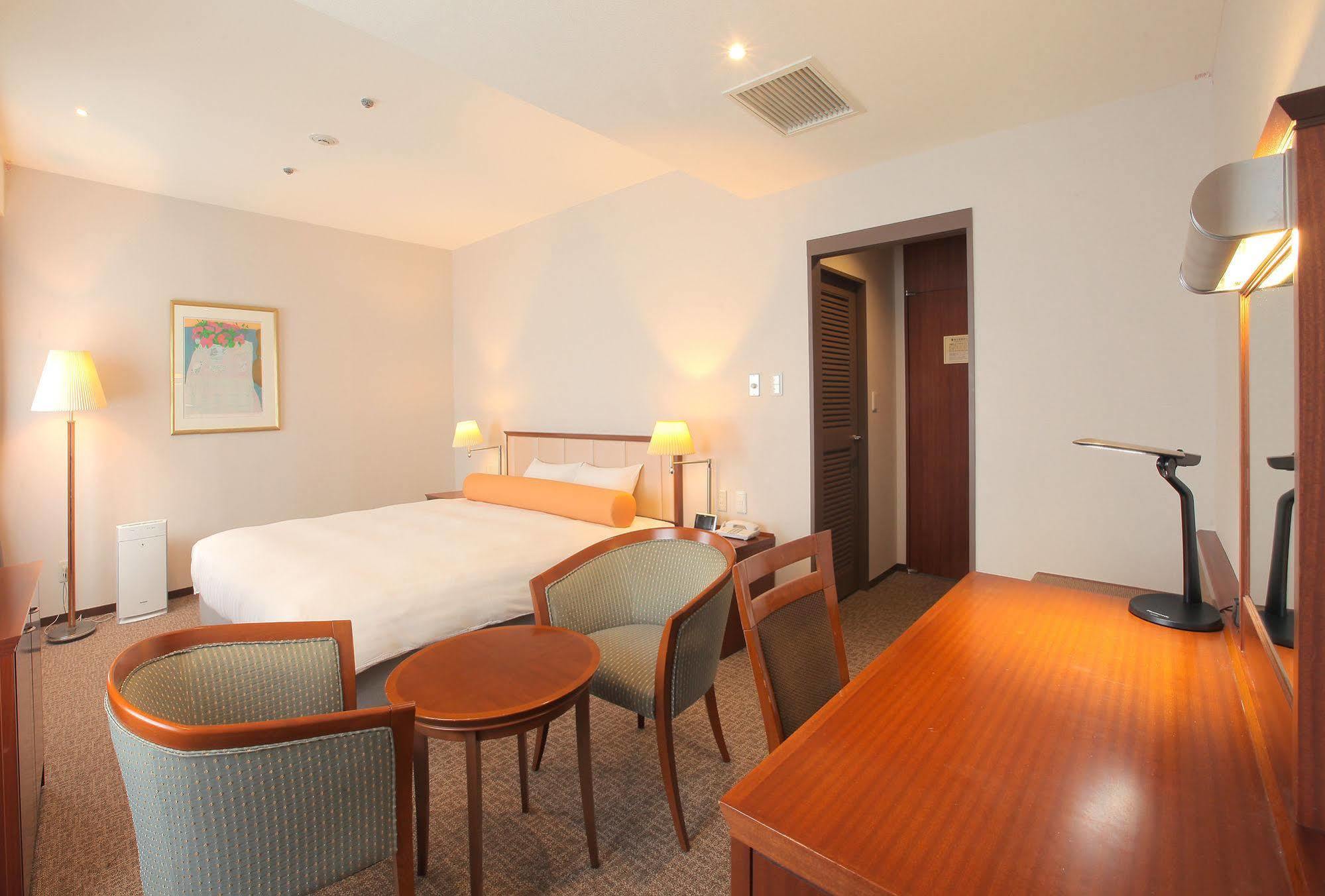 Odakyu Station Hotel Hon-Ацуґі Екстер'єр фото