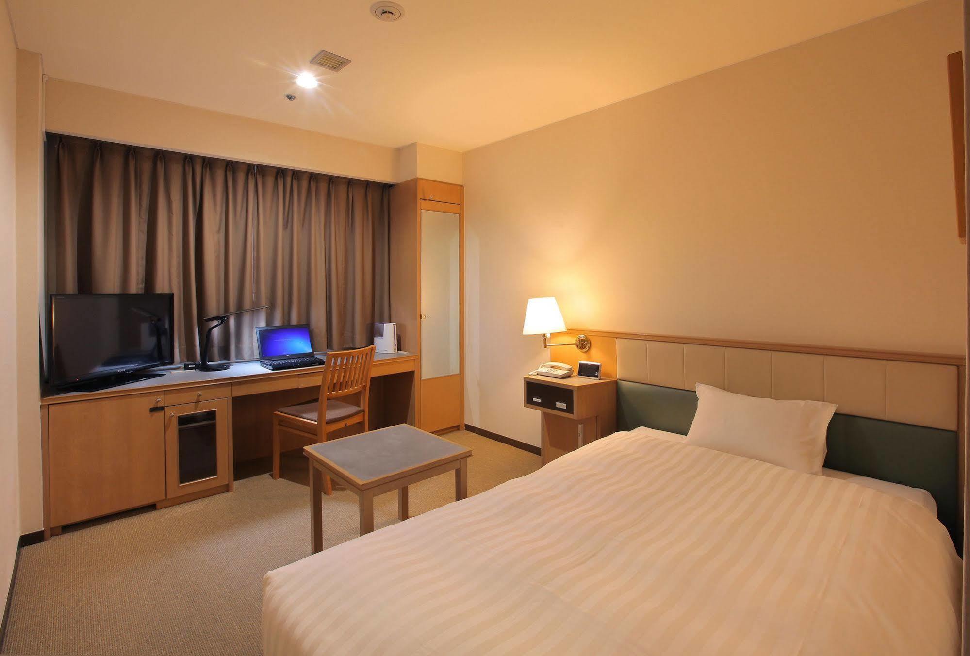 Odakyu Station Hotel Hon-Ацуґі Екстер'єр фото